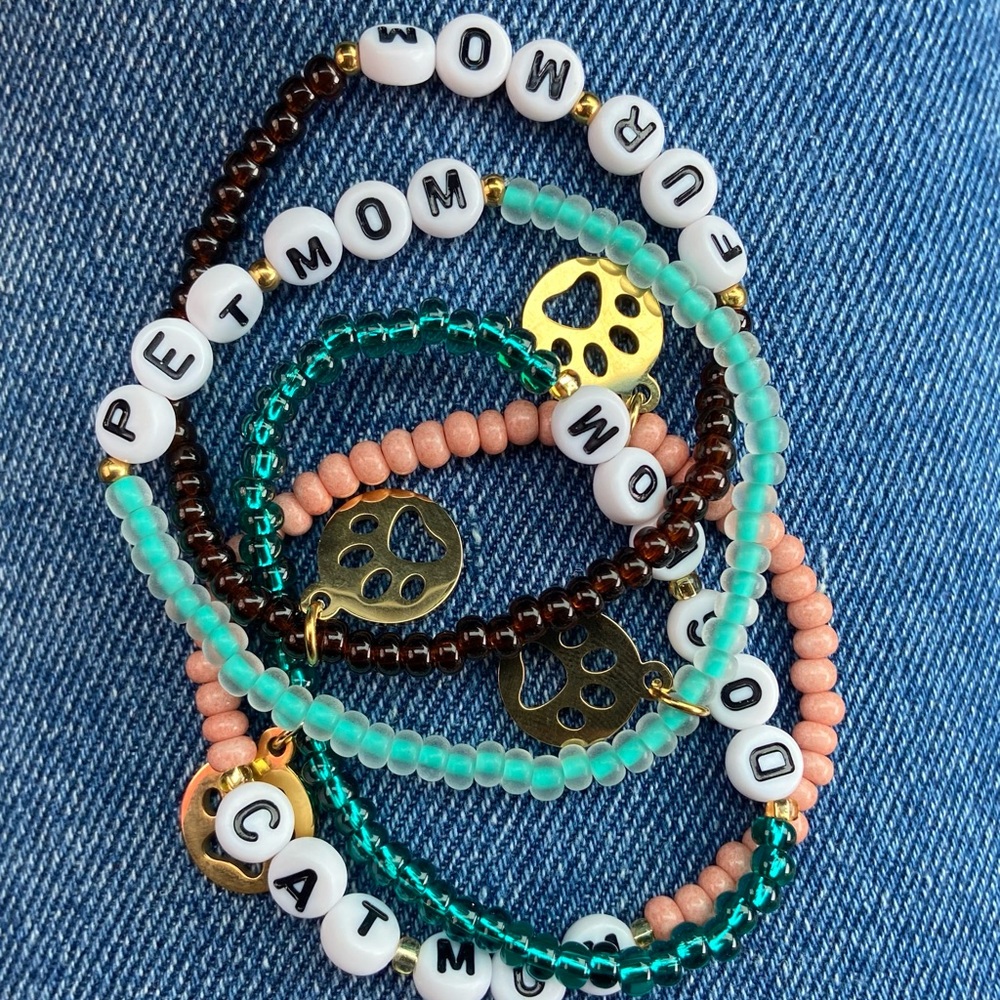 Custom Fur Mom Cat Mom Dog Mom Fur Mama Beaded Bracelets bead jewelry bracelets